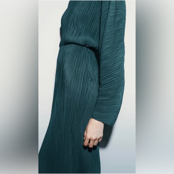 NWOT! ZARA Pleated Plisse Midi Dress - Emerald/Hunter Green, M - Picture 6 of 7